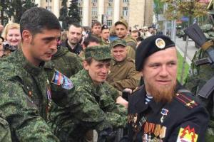 Боевикам запретили красоваться в Донецке с оружием и в камуфляже