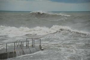 Паромная переправа через Керченский пролив остановлена из-за шторма
