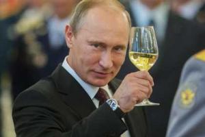 На заметку фанатам Путина: Caviar выпустил "президентский" iPhone ко дню рождения президента РФ