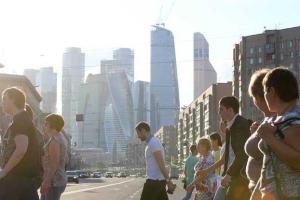 Россияне массово мечтают поменять родную "ласковую" страну на "загнивающий" Запад