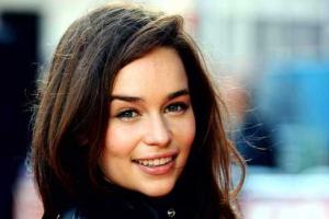 Звезда сериала "Игры престолов" признана самой сексуальной женщиной года по версии журнала Esquire