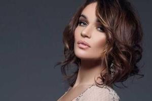 Красотка Алена Водонаева решила полонить поклонников точеной фигуркой