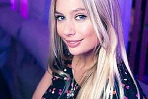 Актриса Наталья Рудова нежится на пляже в жарких странах и дарит поклонникам фото с отдыха