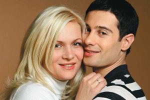 Актерская семья Макарских показала, как дочь нянчится с маленьким братом