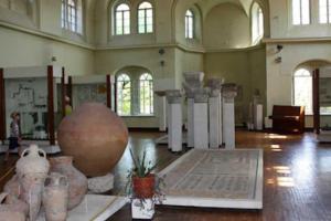 Сначала Россия вывезла заводы из Донбасса, теперь принялась за музеи оккупированного Крыма