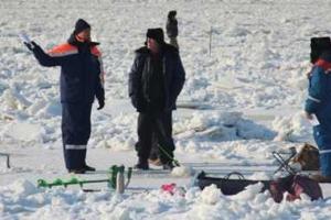 Снегоход с пассажирами ушел под лед в Хабаровском крае