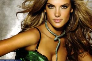 Модель Алессандра Амбросио снялась для мужского журнала Maxim