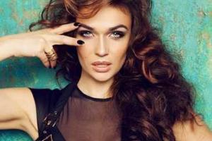 Алена Водонаева примерила роскошное свадебное платье