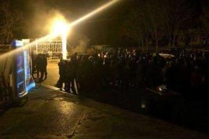 В обесточенный Крым в срочном порядке завезли мобильные телевизоры - для "зомбирования" жителей