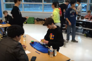 Американский подросток установил новый мировой рекорд по собиранию кубика Рубика