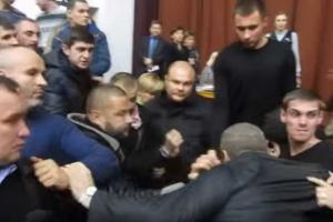 В Полтаве депутаты устроили "кулачные бои"