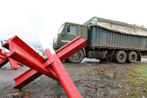 На Харьковщине пограничники гонялись за двумя грузовиками с контрабандным сыром