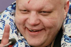 Эпатажный музыкант Стас Барецкий сжег свой BMW и будет ездить на разбитой шестерке. Видео