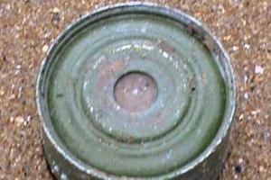 Штормовая волна прибила к мариупольскому пляжу боевую мину 