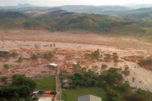 ЧП в Бразилии: прорвав дамбу, вода затопила города, есть жертвы