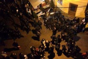Правоохранители Львова подняты по тревоге: в центре города "сошлись" шведские и украинские ультрас