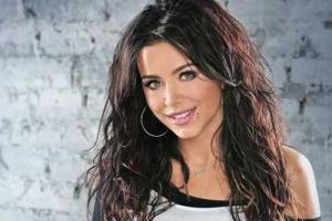 Ани Лорак вновь сразила наповал своим роскошным нарядом