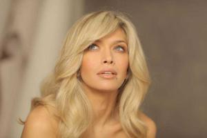 Мама Веры Брежневой рассказала, откуда у певицы появилась четвертая взрослая сестра