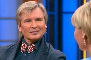 Певец Александр Малинин в день рождения получил от жены шикарный торт