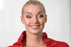 Анастасия Волочкова подарила фанатам очередной шпагат в бикини