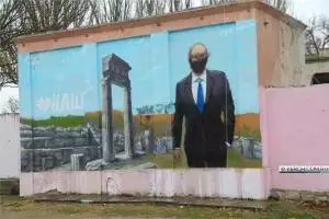 Украинские патриоты в Керчи победили: в городе закрасили последнее граффити Путина