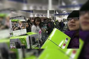 В США "черная пятница" принесла огромную прибыль интернет-магазинам и супермаркетам