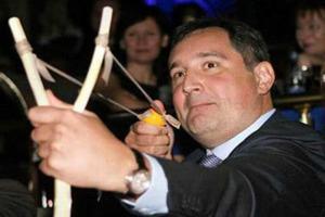 Пользователи Сети "в честь" Рогозина создали значок "Рогозинский стрелок"