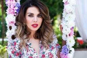 Обворожительная Анна Седокова показала фанатам точеную фигуру в купальнике