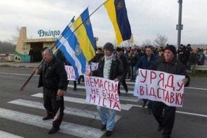 На Херсонщине восставшие аграрии перекрыли автотрассу М-14