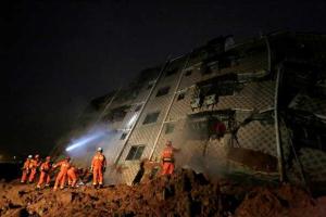 В Китае растет число пропавших без вести после масштабного оползня 