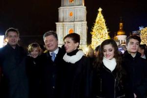 Порошенко присоединился к оформлению главной елки страны