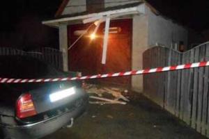 Взрыв превратил легковушку в решето в одном из сел на Закарпатье 