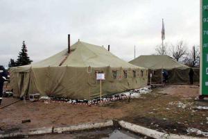 В Станице Луганской на КПП работает два пункта обогрева и дежурит медик