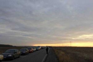 Информация о ситуации на КПВВ: очереди есть везде, на ночь перед блокпостом остаются люди 