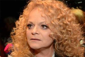 Фанаты раскритиковали наряд Ларисы Долиной