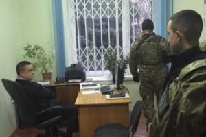 В Черновцах на крупной взятке пойманы чиновники-налоговики