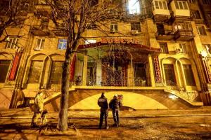 В Запорожье неизвестные метнули гранату к дверям ресторана, где располагался подпольный развлекательный центр