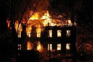 В Сеть попали кадры с места масштабного пожара в психоневрологическом интернате в России. Видео