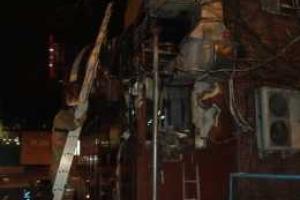 В центре Киева спасатели тушили пожар в кафе, расположенном в жилом доме