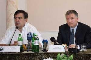 Громкий скандал на заседании Совета реформ: Аваков окатил водой Саакашвили