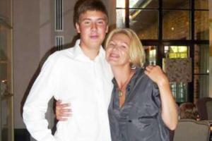 В Сеть попали снимки с места жестокого убийства экс-жены миллиардера Соснина собственным сыном. 18+