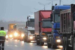 Протестующие дальнобойщики поздравили Путина с Днем Конституции РФ и потребовали проведения референдума