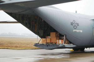 В аэропорту "Борисполь" Нацгвардия США передала военное снаряжение ВС ВСУ