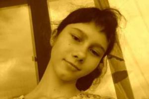 Подробности о жизни школьницы, покончившей жизнь самоубийством в Мариуполе: ничего не предвещало беды