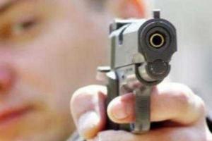 В Киеве конфликт подвыпившей компании и водителя авто закончился стрельбой