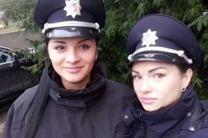 ​Закарпатская фотомодель сменила купальник на форму новой патрульной полиции