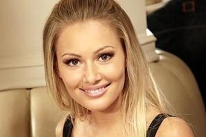 Актриса Мария Кожевникова показала поклонникам свою огромную новогоднюю елку 