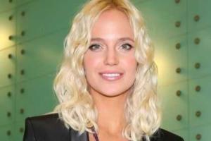 Глюкоза появилась на публике в свадебном платье