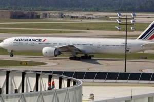 В Кении на борту самолета Air France, совершившего вынужденную посадку, нашли бомбу 
