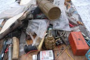 В одном из гаражей Артемовска был обнаружен арсенал боеприпасов